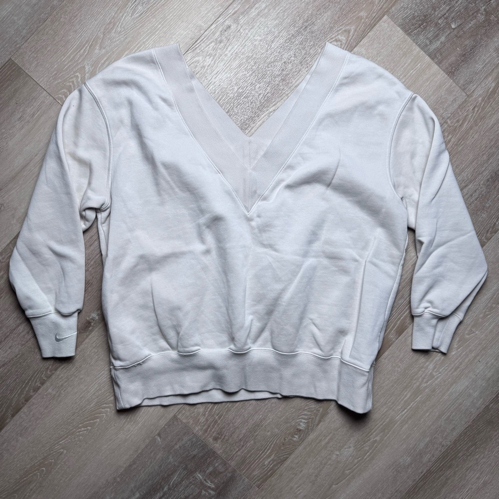 Nike Women’s V-Neck Sweatshirt Size Medium Beige Cream
